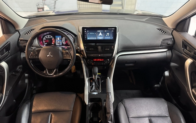 imagem-https://www.socarrao.com.br/sc-vehicle-images-prod/3816255/1789410230059-TUlUU1VCSVNIIEVjbGlwc2UgQ3Jvc3MgUlVTSCAtIDIwMjYgLSBDSU5aQSAtIFVBWjZINTMgKDE0KS5wbmc.png