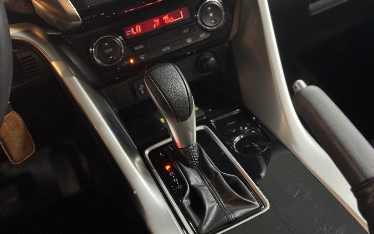 imagem-https://www.socarrao.com.br/sc-vehicle-images-prod/3816255/1789410230561-TUlUU1VCSVNIIEVjbGlwc2UgQ3Jvc3MgUlVTSCAtIDIwMjYgLSBDSU5aQSAtIFVBWjZINTMgKDIwKS5wbmc.png