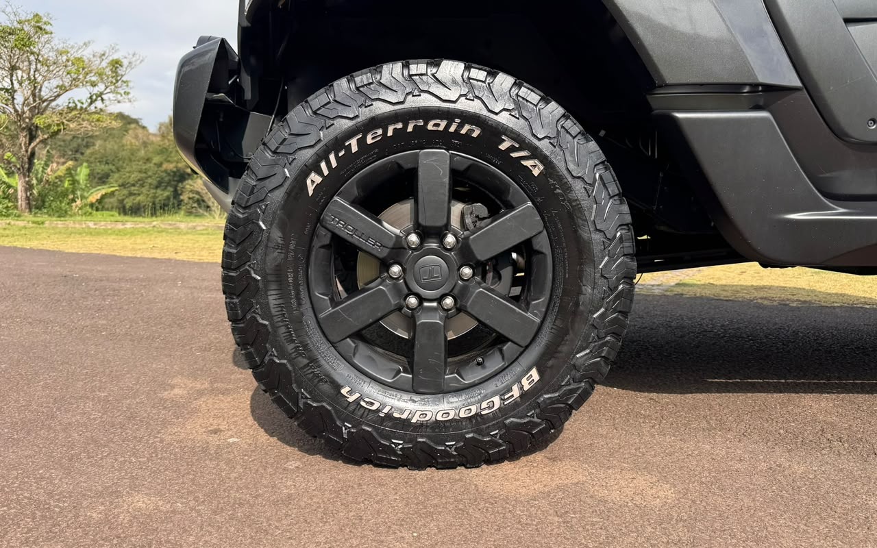 imagem-https://www.socarrao.com.br/sc-vehicle-images-prod/3816590/1789411132711-V2hhdHNBcHAgSW1hZ2UgMjAyNi0wOS0xMCBhdCAxNi4xMy4zNSAoMSkuanBlZw.jpeg