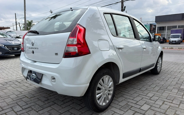 imagem-https://www.socarrao.com.br/sc-vehicle-images-prod/3816604/1789411170555-3210f7d6aada4984b68401794290adc4_1787684386012.jpg