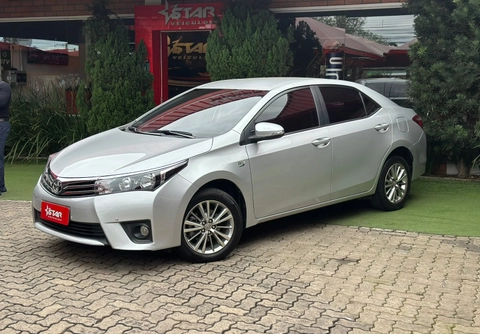 Toyota Corolla 2015 Prata — foto 1 de 3