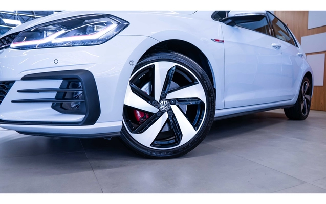 imagem-https://www.socarrao.com.br/sc-vehicle-images-prod/3816963/1789412016891-13_083837.jpg