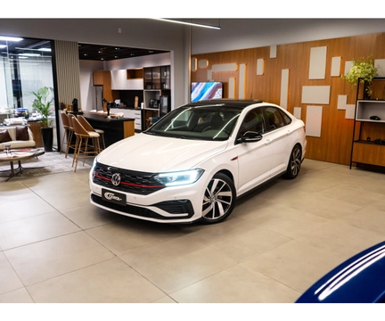 Volkswagen Jetta 2021 Branco — foto 1 de 3