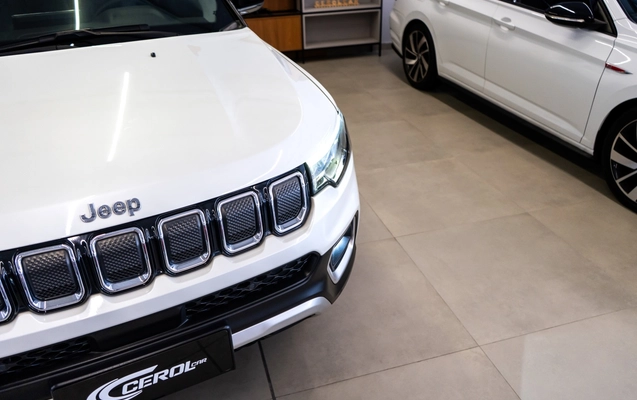 imagem-https://www.socarrao.com.br/sc-vehicle-images-prod/3816991/1789412037233-5_030243.jpg