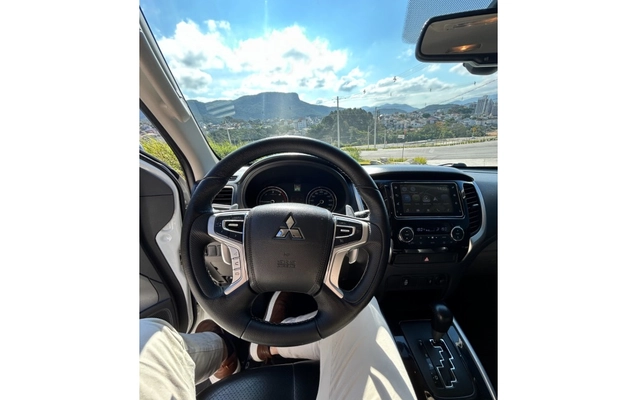 imagem-https://www.socarrao.com.br/sc-vehicle-images-prod/3816997/1789412039986-9_093602.jpg