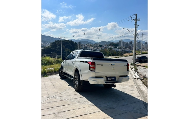 imagem-https://www.socarrao.com.br/sc-vehicle-images-prod/3816997/1789412039987-5_093602.jpg