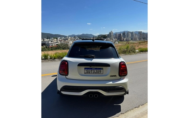 imagem-https://www.socarrao.com.br/sc-vehicle-images-prod/3817017/1789412059143-7_035026.jpg