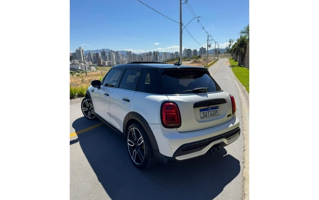 imagem-https://www.socarrao.com.br/sc-vehicle-images-prod/3817017/1789412059144-8_035026.jpg