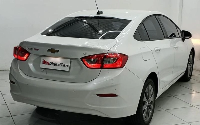 imagem-https://www.socarrao.com.br/sc-vehicle-images-prod/3817534/1789576002044-8449001_5_B_ee0c9c537c.jpeg