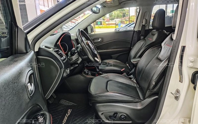 imagem-https://www.socarrao.com.br/sc-vehicle-images-prod/3817551/1789413826028-6638554_15_B_2e727a0c9b.jpeg