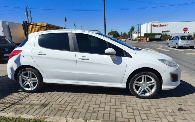 imagem-https://www.socarrao.com.br/sc-vehicle-images-prod/3817828/1789414237522-MFyRclX8AZZWgdBz4NntBDvea3y0bmNe.jpg