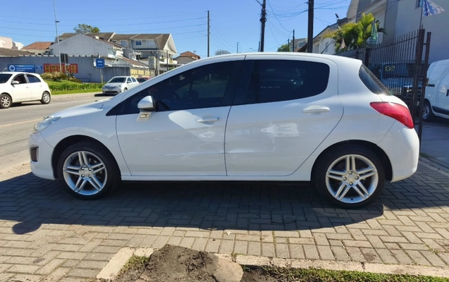 imagem-https://www.socarrao.com.br/sc-vehicle-images-prod/3817828/1789414237528-Yi9O6PNJ7SGsjm0P9gb4aIMSkOR9WB2Q.jpg