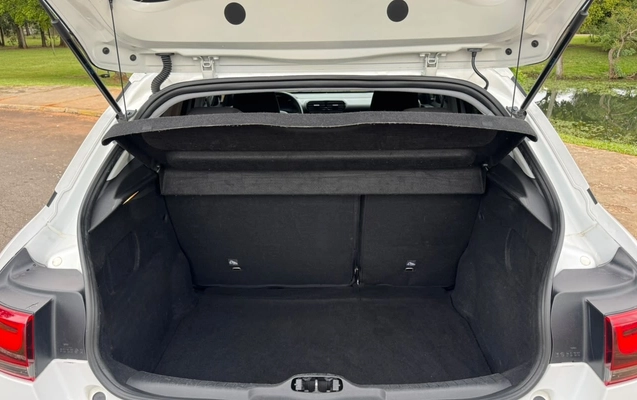 imagem-https://www.socarrao.com.br/sc-vehicle-images-prod/3817985/1789414738451-V2hhdHNBcHAgSW1hZ2UgMjAyNi0wOS0xNCBhdCAxNS40OC4xMCAoMSkuanBlZw.jpeg