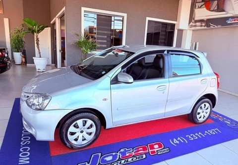 Toyota Etios 2015 Prata — foto 1 de 3