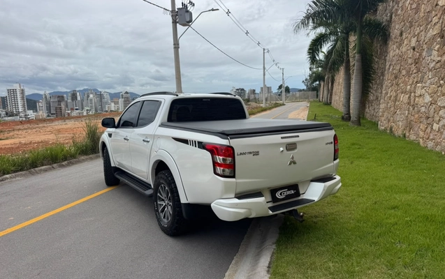 imagem-https://www.socarrao.com.br/sc-vehicle-images-prod/3818300/1789415472438-3_042002.jpg