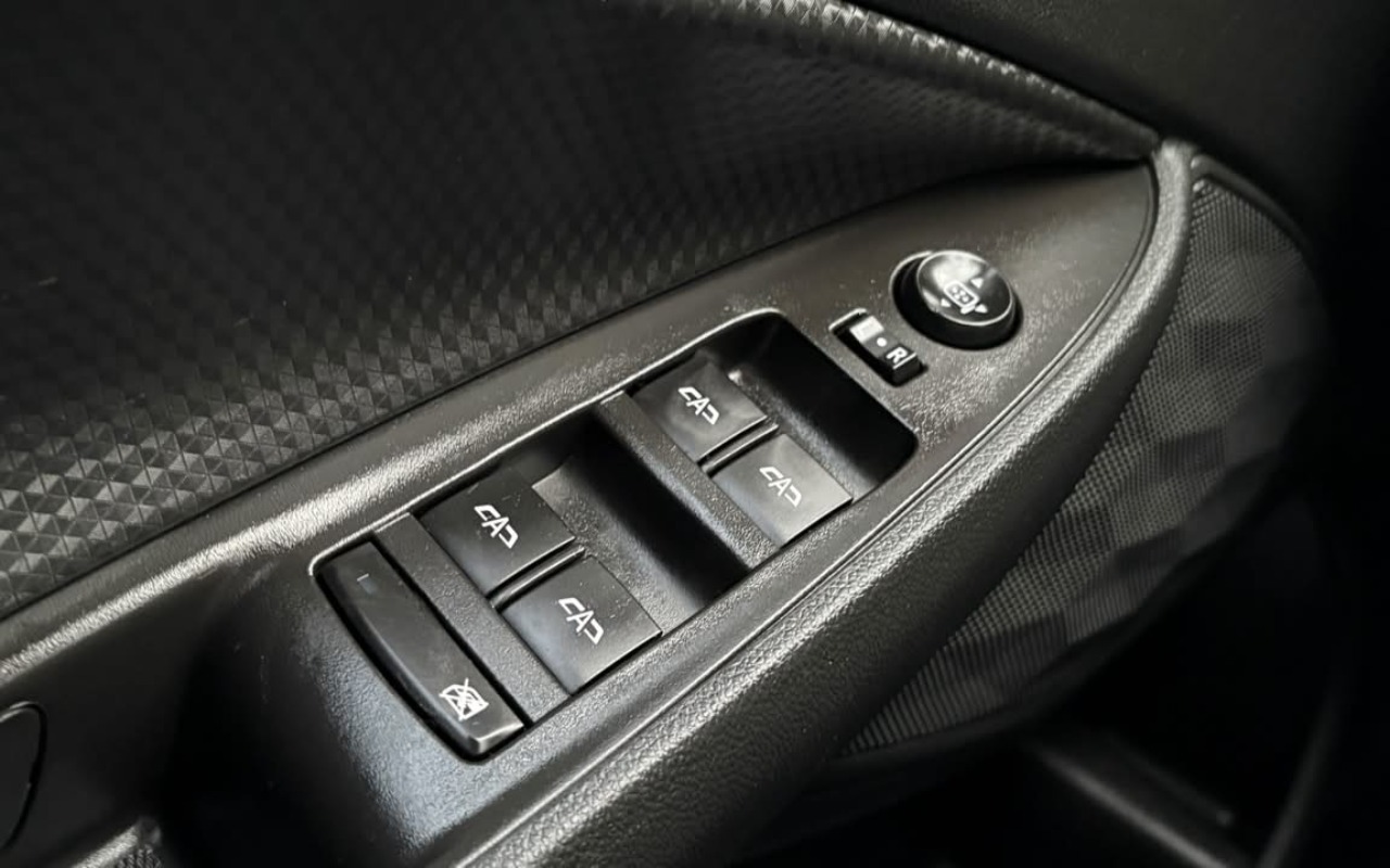 imagem-https://www.socarrao.com.br/sc-vehicle-images-prod/3818610/1789416112468-V2hhdHNBcHAgSW1hZ2UgMjAyNi0wOS0xNCBhdCAxNi40Mi4zNC5qcGVn.jpeg