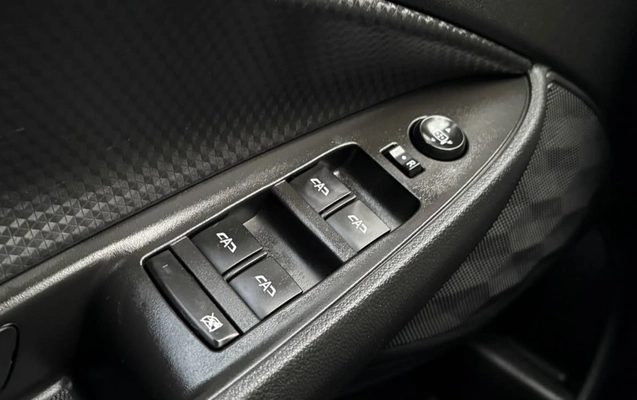 imagem-https://www.socarrao.com.br/sc-vehicle-images-prod/3818610/1789416112468-V2hhdHNBcHAgSW1hZ2UgMjAyNi0wOS0xNCBhdCAxNi40Mi4zNC5qcGVn.jpeg