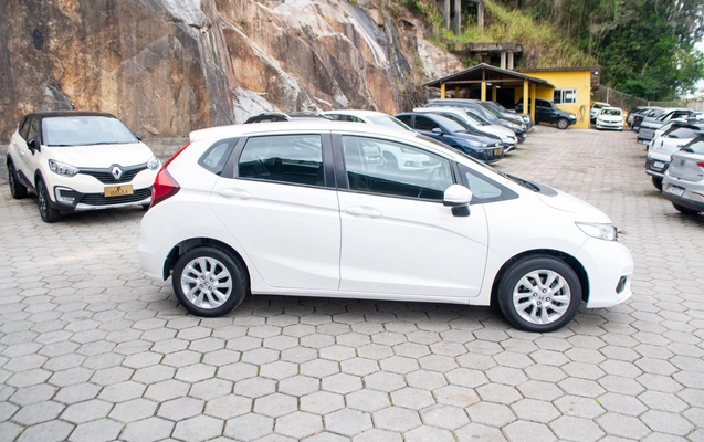 imagem-https://www.socarrao.com.br/sc-vehicle-images-prod/3819609/1789418197611-5ed8eb3d3d634778bdaf838fef6cdd39_1789418021914.jpg