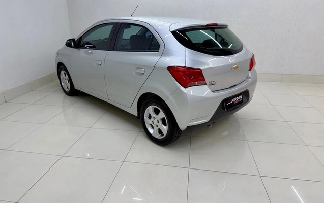 imagem-https://www.socarrao.com.br/sc-vehicle-images-prod/3819844/1789420442780-8476326_8_B_db5b8ab1b4.jpeg