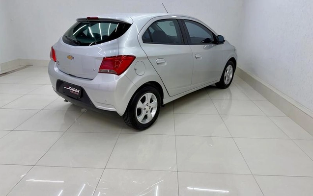 imagem-https://www.socarrao.com.br/sc-vehicle-images-prod/3819844/1789420442783-8476326_9_B_e7fd7e5ef1.jpeg