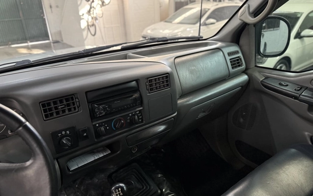 imagem-https://www.socarrao.com.br/sc-vehicle-images-prod/3820286/1789761537664-vehicle_image_1789419794_9c9f6b9fdad6d5d5d5fbe44bd953f8a3.jpeg