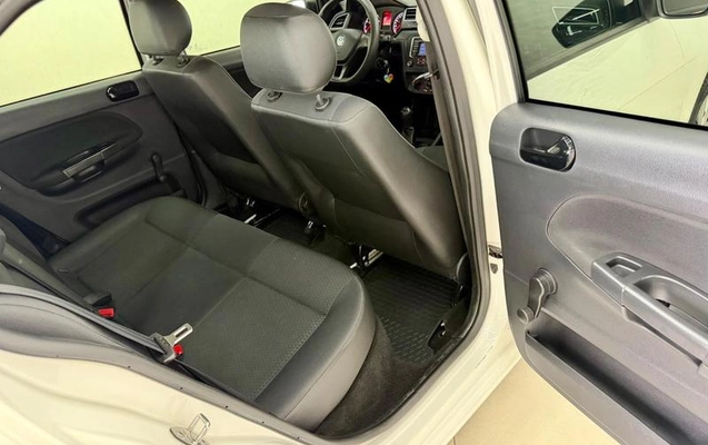 imagem-https://www.socarrao.com.br/sc-vehicle-images-prod/3820803/1789420586366-8469454_16_B_132f3be24c.jpeg