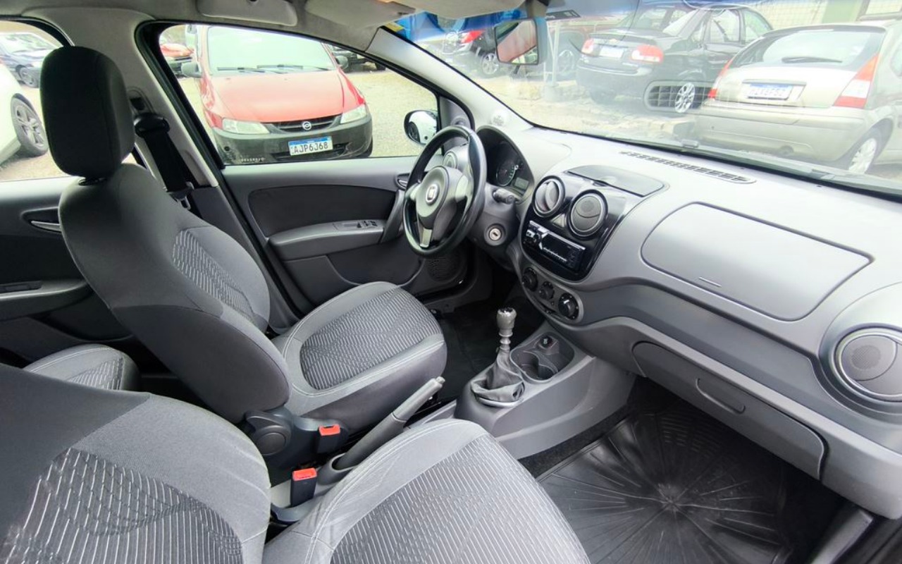 imagem-https://www.socarrao.com.br/sc-vehicle-images-prod/3821174/1789746643176-SU1HXzIwMjYwOTE3XzEzMzkzNyAoQ29weSkuanBn.jpg