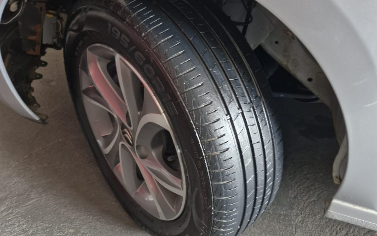 imagem-https://www.socarrao.com.br/sc-vehicle-images-prod/3821257/1789421792801-MTIuanBlZw.jpeg
