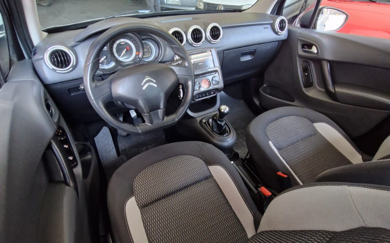 imagem-https://www.socarrao.com.br/sc-vehicle-images-prod/3821257/1789421793671-MjIuanBlZw.jpeg