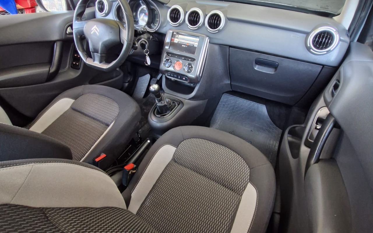 imagem-https://www.socarrao.com.br/sc-vehicle-images-prod/3821257/1789421793726-MjMuanBlZw.jpeg