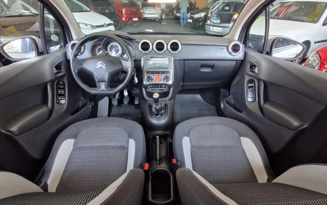 imagem-https://www.socarrao.com.br/sc-vehicle-images-prod/3821257/1789421793870-MjUuanBlZw.jpeg