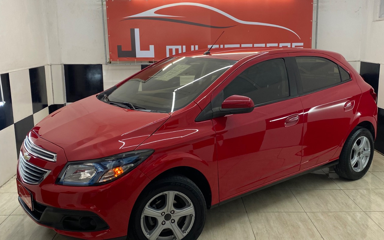 Chevrolet Onix 2013 Vermelho — foto 1 de 3