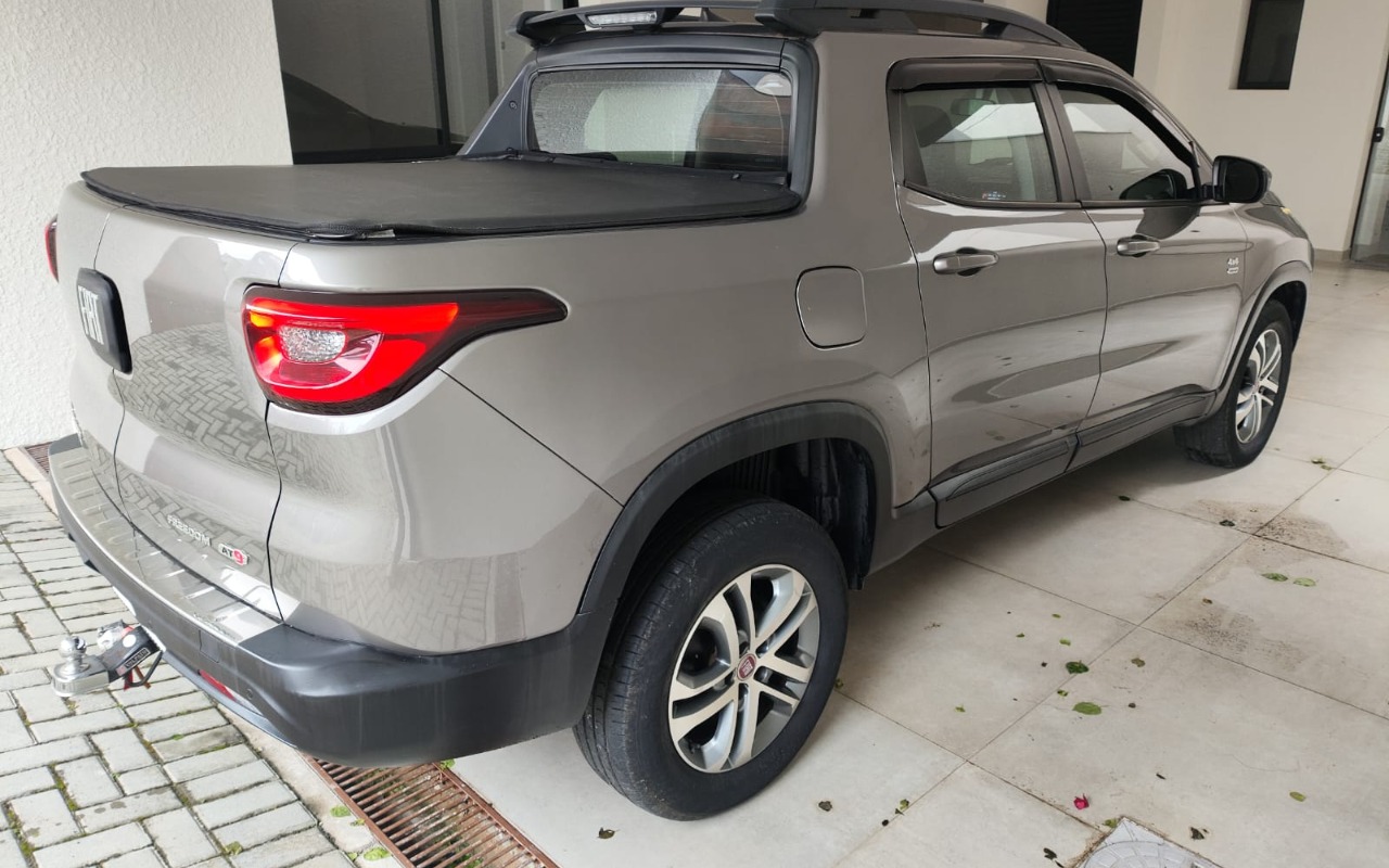 imagem-https://www.socarrao.com.br/sc-vehicle-images-prod/3823814/1789428918947-ZjZhNDU0NGYtZWM2Mi00MzFjLTg1ODItN2EwN2YyY2M5N2JkLmpwZw.jpg