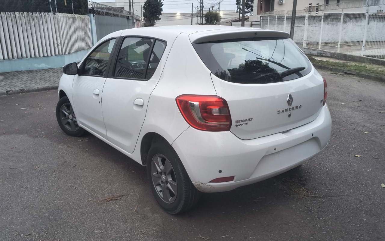 Renault Sandero 2015 Branco — foto 1 de 3