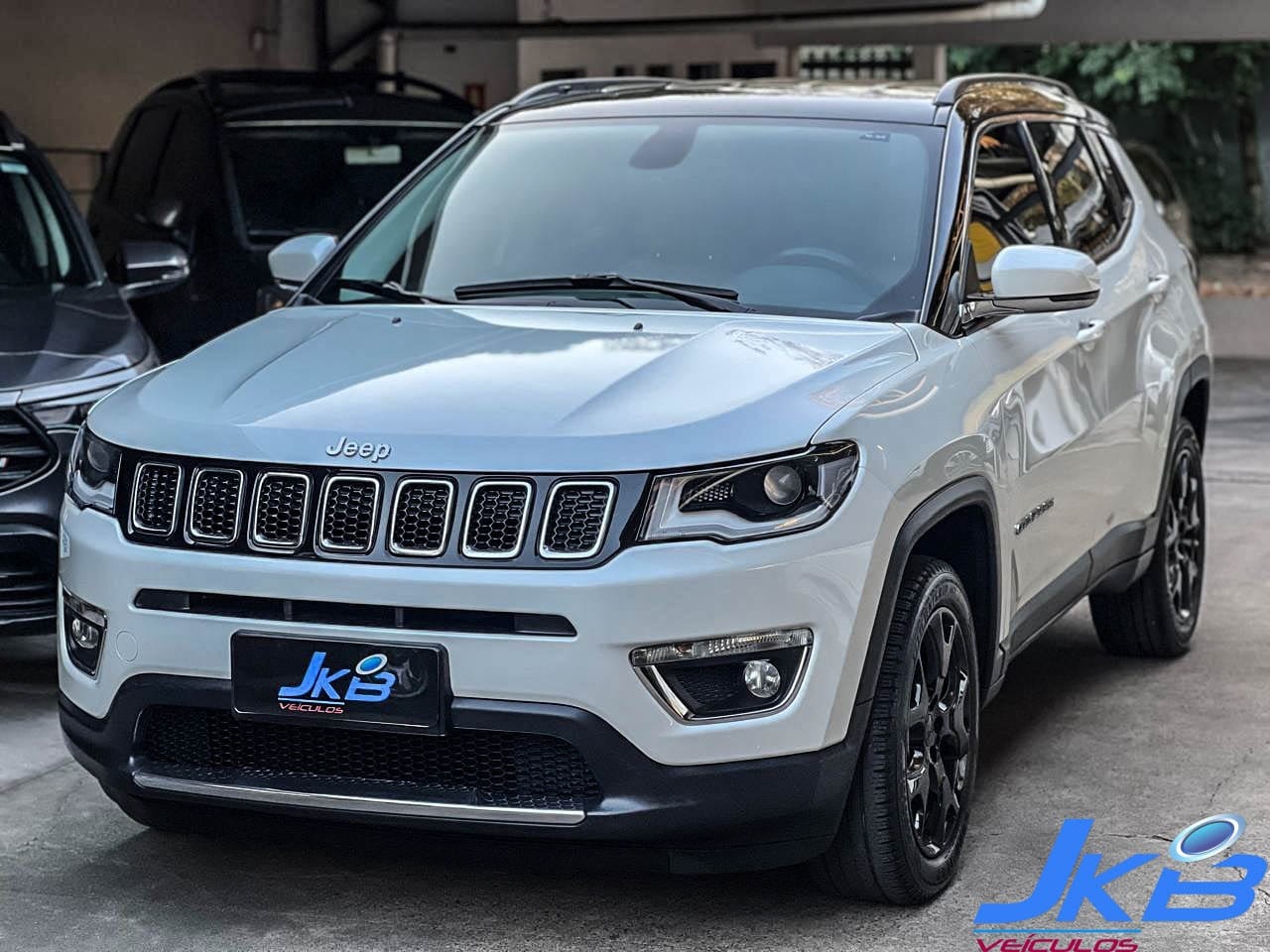 Jeep Compass 2017 Branco — foto 1 de 3