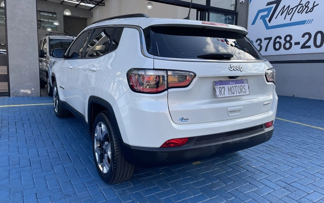 imagem-https://www.socarrao.com.br/sc-vehicle-images-prod/3837012/1789472828100-2_025727.jpg