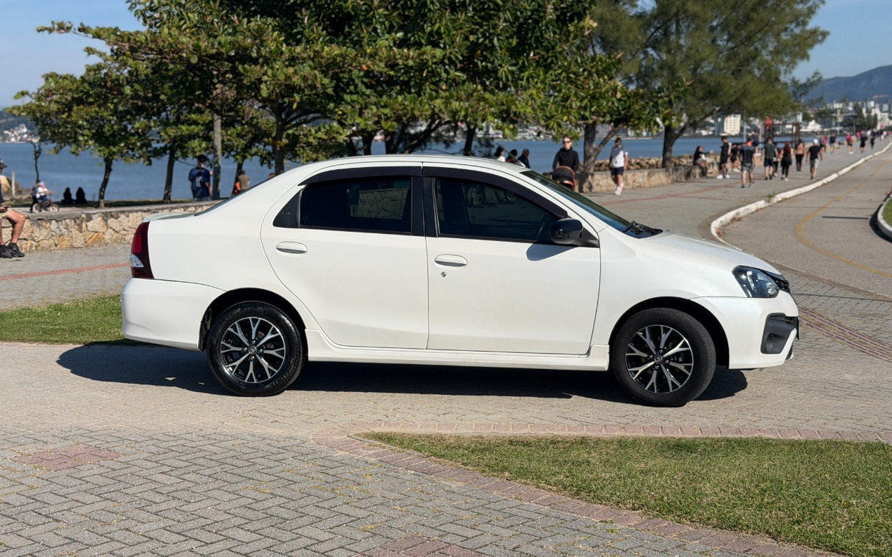 imagem-https://www.socarrao.com.br/sc-vehicle-images-prod/3837860/1789474951885-SU1HXzQyNTYuanBn.jpg