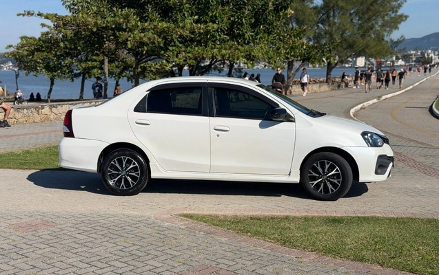 imagem-https://www.socarrao.com.br/sc-vehicle-images-prod/3837860/1789474951885-SU1HXzQyNTYuanBn.jpg