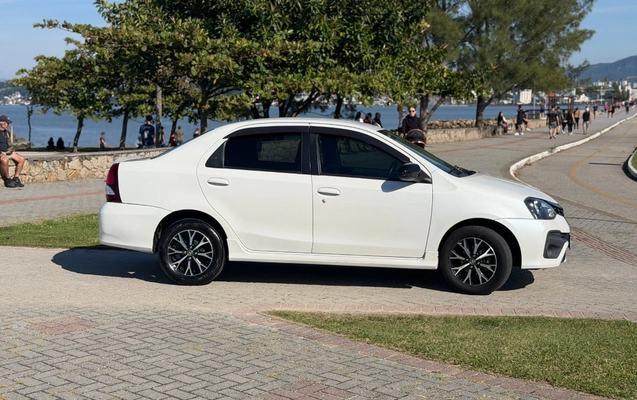 imagem-https://www.socarrao.com.br/sc-vehicle-images-prod/3837860/1789474952002-SU1HXzQyNTcuanBn.jpg