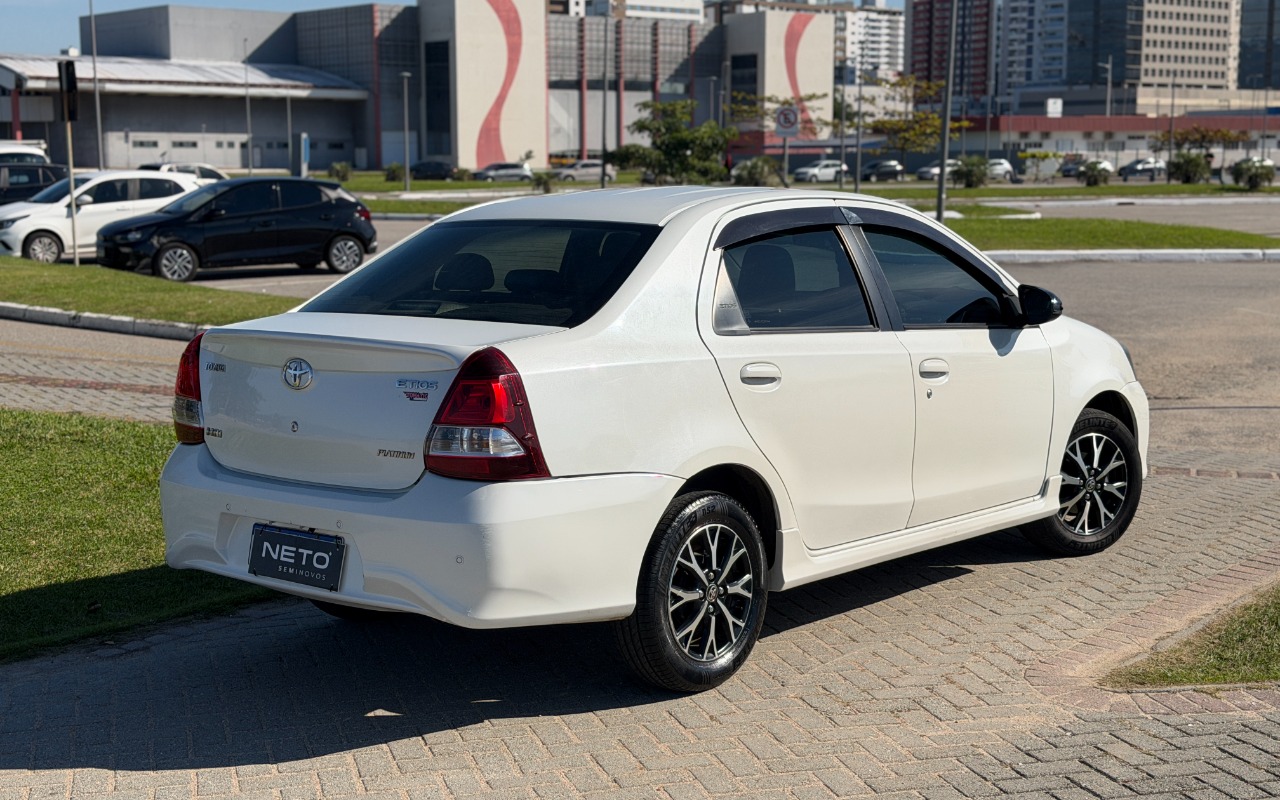imagem-https://www.socarrao.com.br/sc-vehicle-images-prod/3837860/1789474952057-SU1HXzQyNTguanBn.jpg