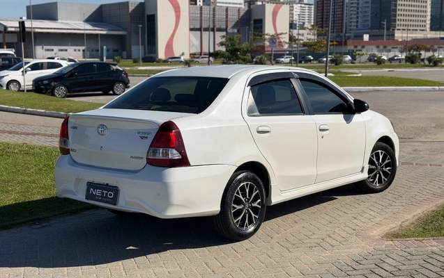 imagem-https://www.socarrao.com.br/sc-vehicle-images-prod/3837860/1789474952057-SU1HXzQyNTguanBn.jpg