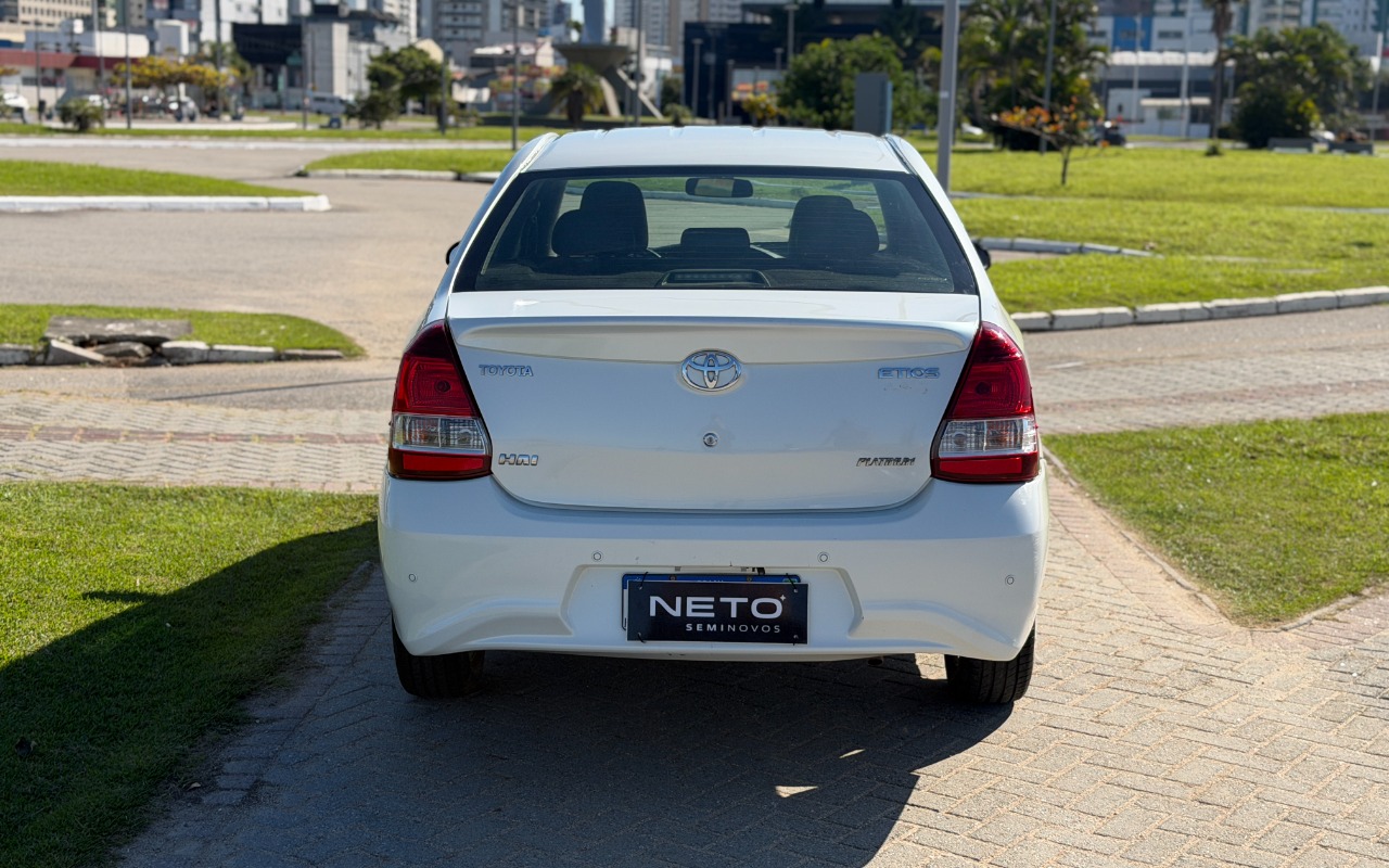 imagem-https://www.socarrao.com.br/sc-vehicle-images-prod/3837860/1789474952222-SU1HXzQyNjAuanBn.jpg