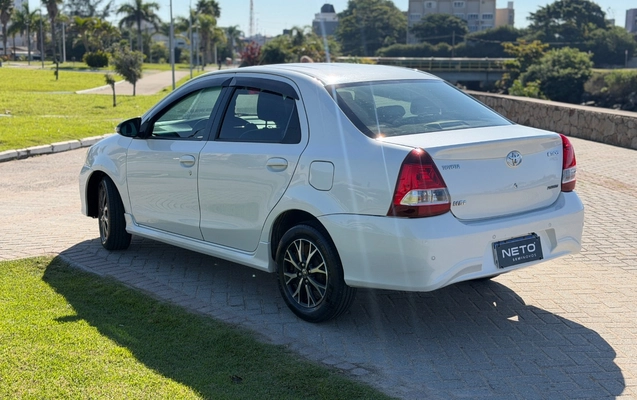 imagem-https://www.socarrao.com.br/sc-vehicle-images-prod/3837860/1789474952307-SU1HXzQyNjEuanBn.jpg