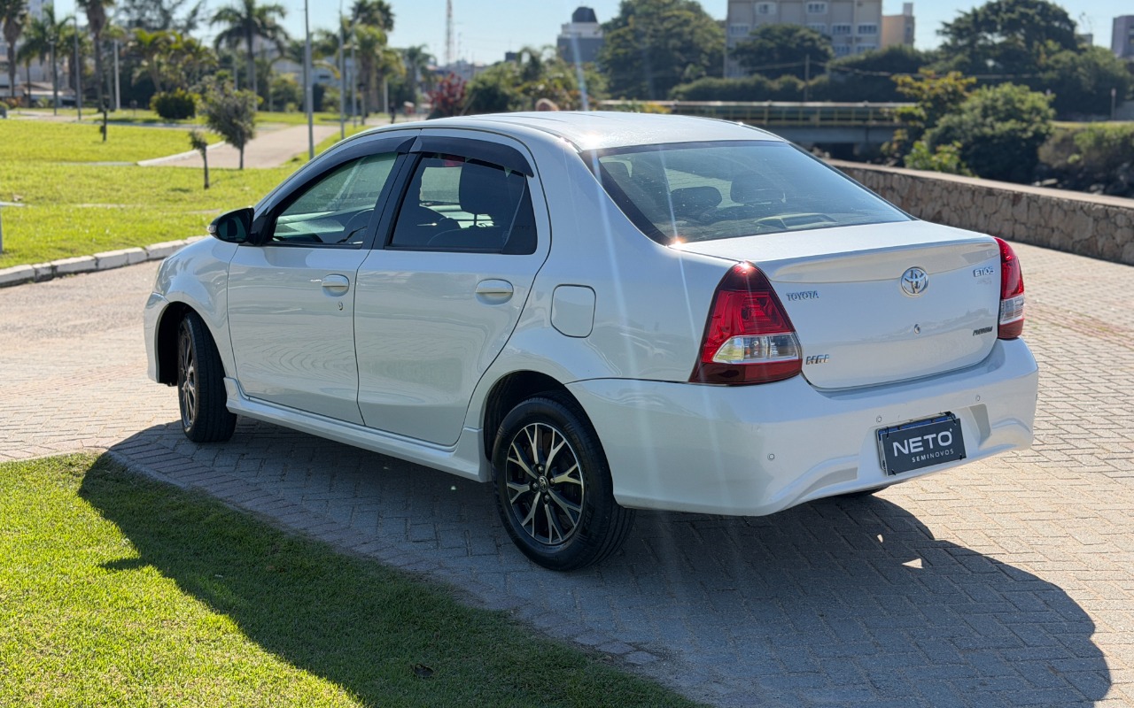 imagem-https://www.socarrao.com.br/sc-vehicle-images-prod/3837860/1789474952356-SU1HXzQyNjEoMSkuanBn.jpg