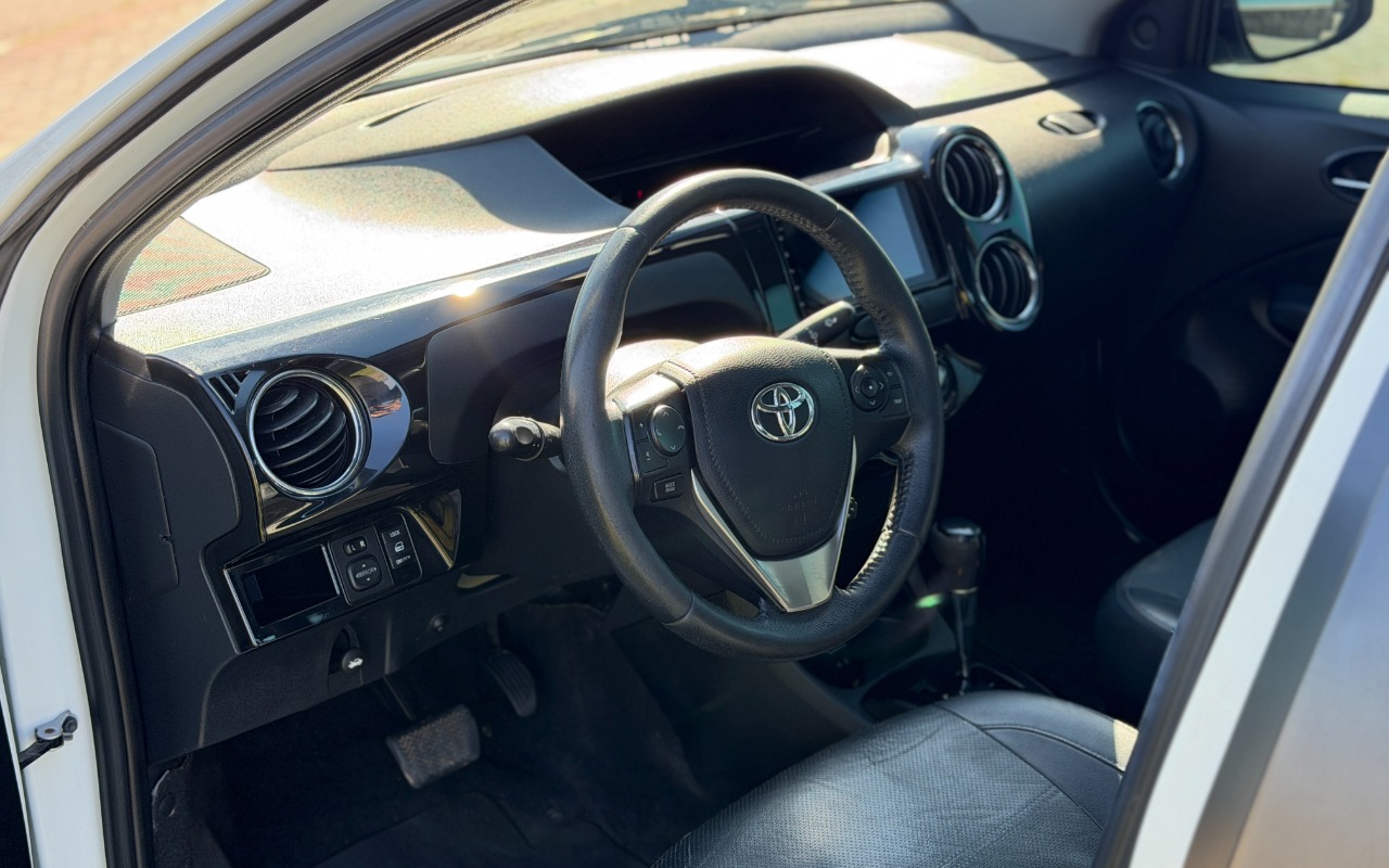 imagem-https://www.socarrao.com.br/sc-vehicle-images-prod/3837860/1789474952549-SU1HXzQyNjMuanBn.jpg