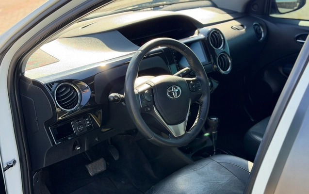 imagem-https://www.socarrao.com.br/sc-vehicle-images-prod/3837860/1789474952549-SU1HXzQyNjMuanBn.jpg
