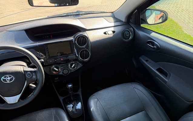 imagem-https://www.socarrao.com.br/sc-vehicle-images-prod/3837860/1789474952763-SU1HXzQyNjcuSlBH.JPG