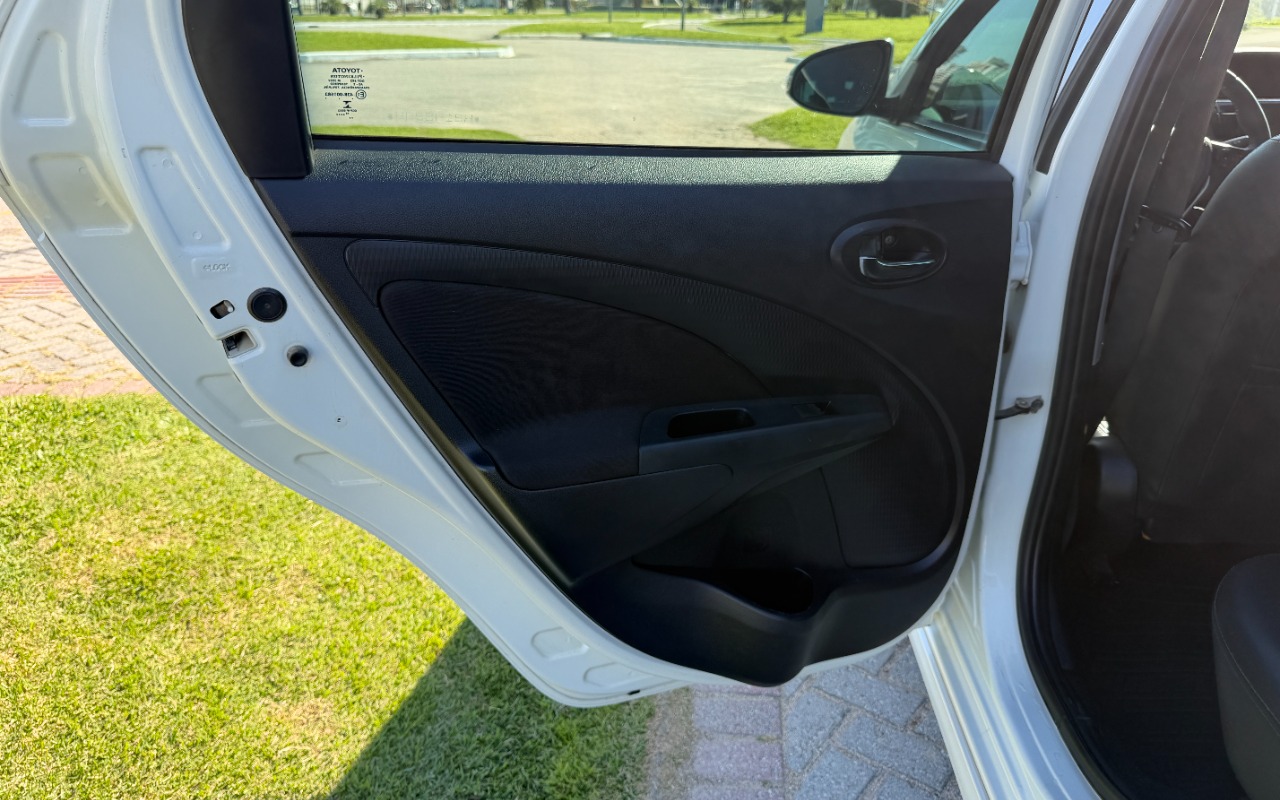 imagem-https://www.socarrao.com.br/sc-vehicle-images-prod/3837860/1789474952875-SU1HXzQyNjguSlBH.JPG