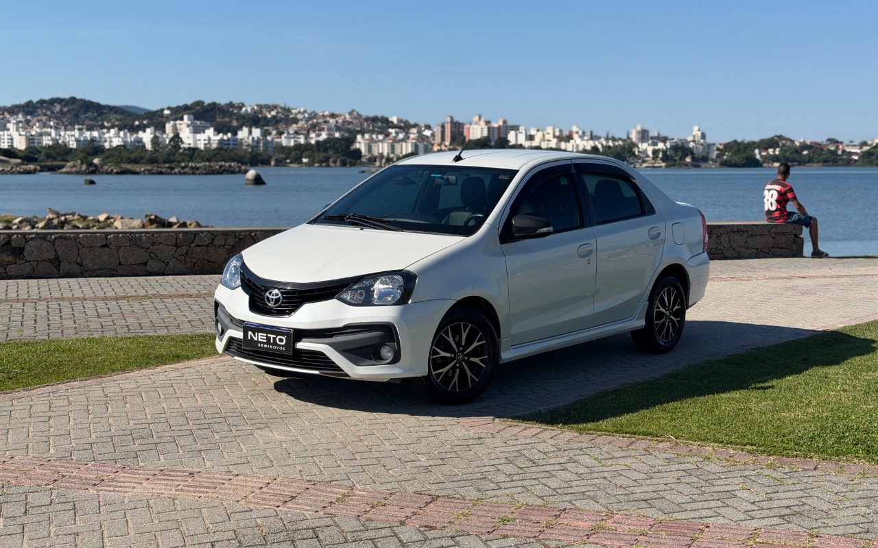 imagem-https://www.socarrao.com.br/sc-vehicle-images-prod/3837860/1789474953270-SU1HXzQyNTIuanBn.jpg
