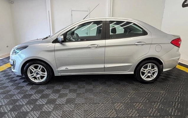 imagem-https://www.socarrao.com.br/sc-vehicle-images-prod/3838909/1789477419843-8396090_8_B_73c5d83adf.jpeg